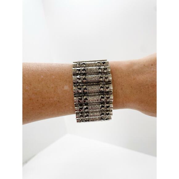 Vargas Victorian Style Pierced Repoussé Silver Clamper Bracelet Cuff Vintage - Picture 2 of 12